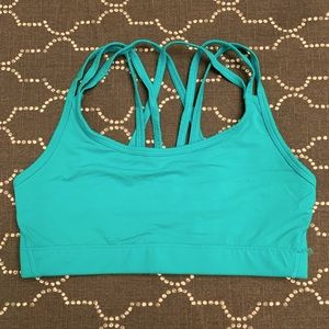 GapFit Eclipse Medium Support Strappy Sports Bra